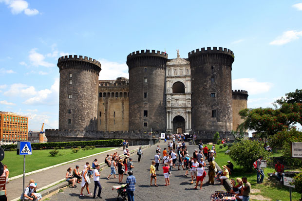 НАПУЉ ЗА 24 САТА: Палате, пица и вулкан